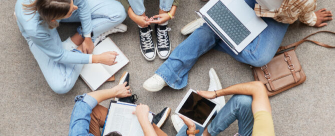 Estudiantes de marketing y publicidad